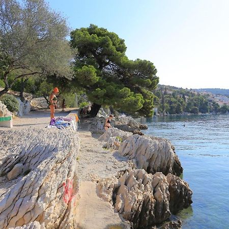 Rooms With A Parking Space Trogir - 17442 Exterior photo